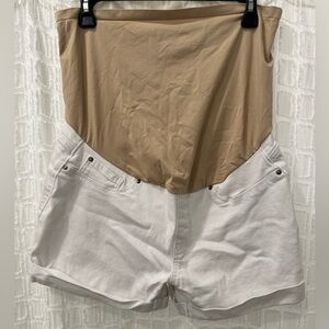 Levi’s maternity shorts